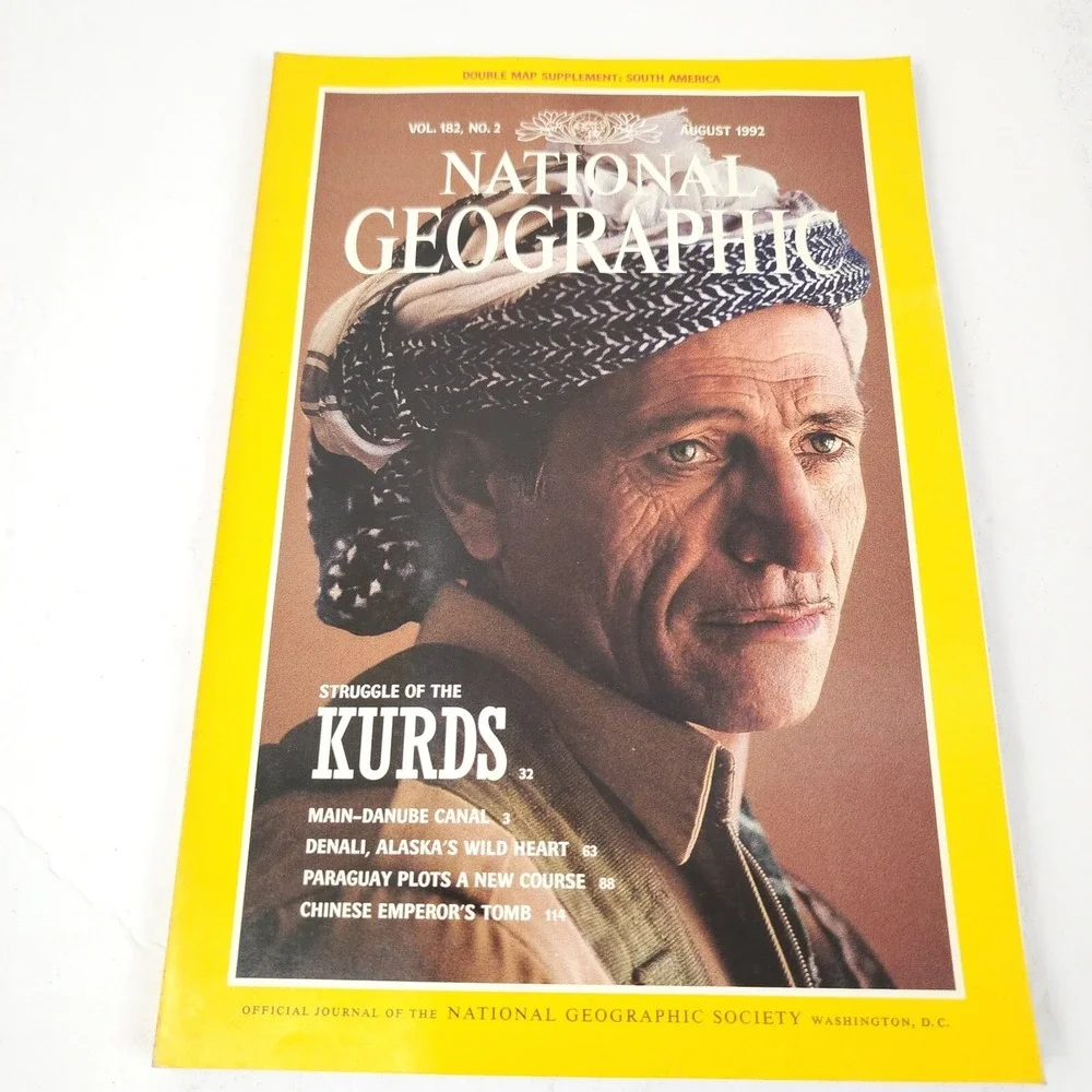 National Geographic Magazine August 1992 No Map‎